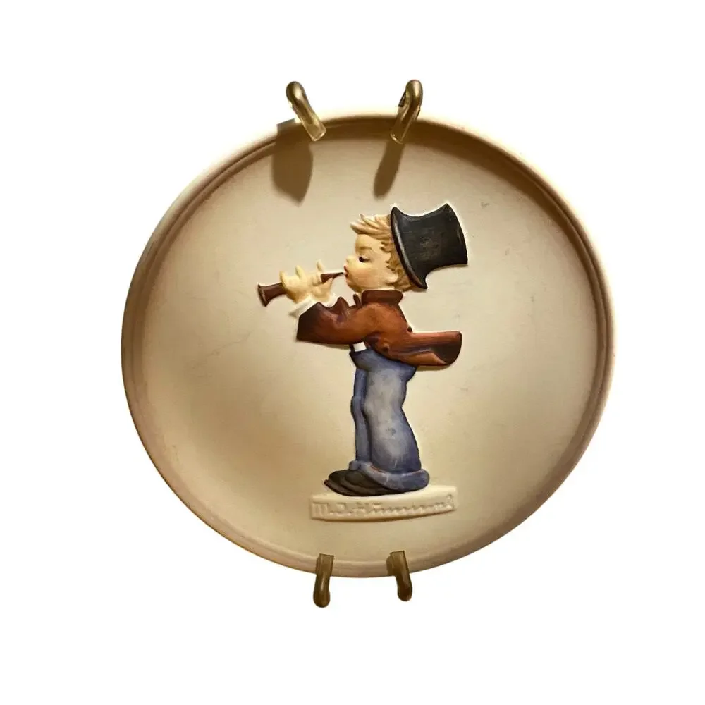 Goebel Miniature Plate 1984-1987 “Little Music Makers”  Clarinet Player Vintage